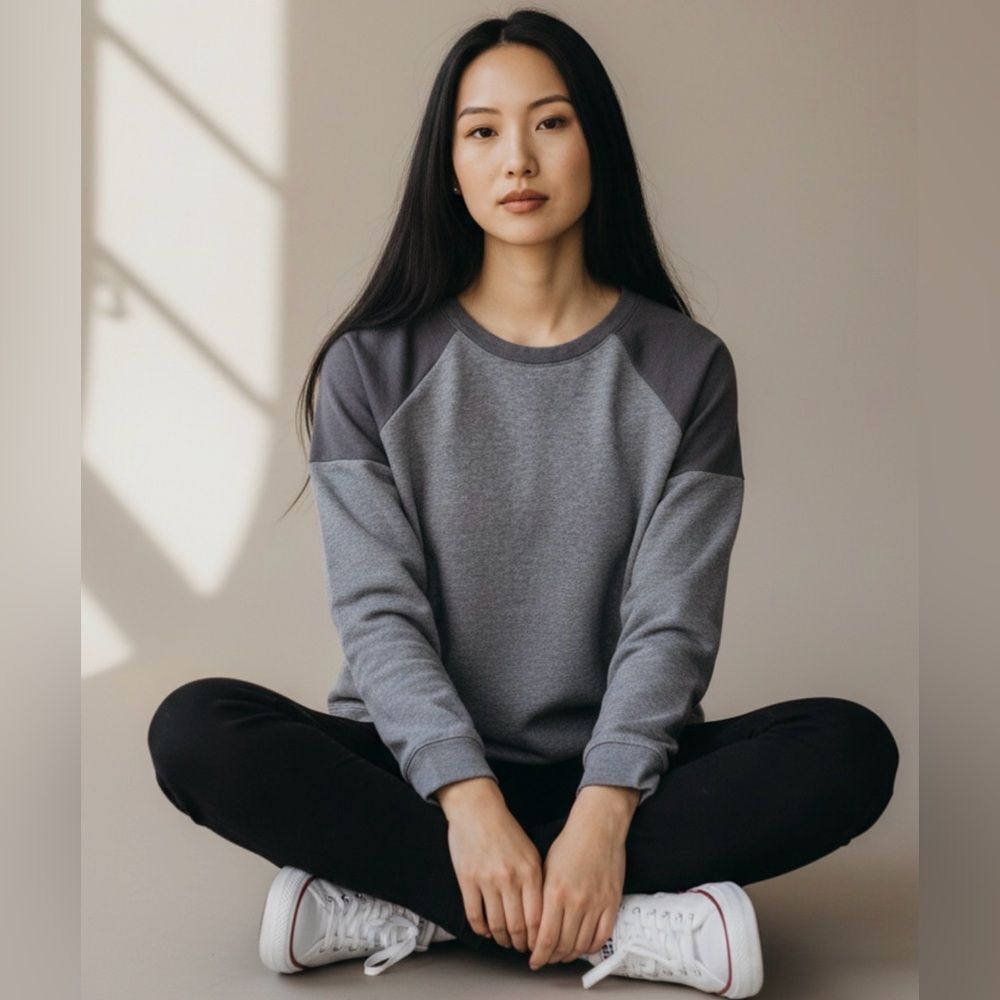 Lou & Grey - Two Tone Crewneck with Zipper Back sz Small